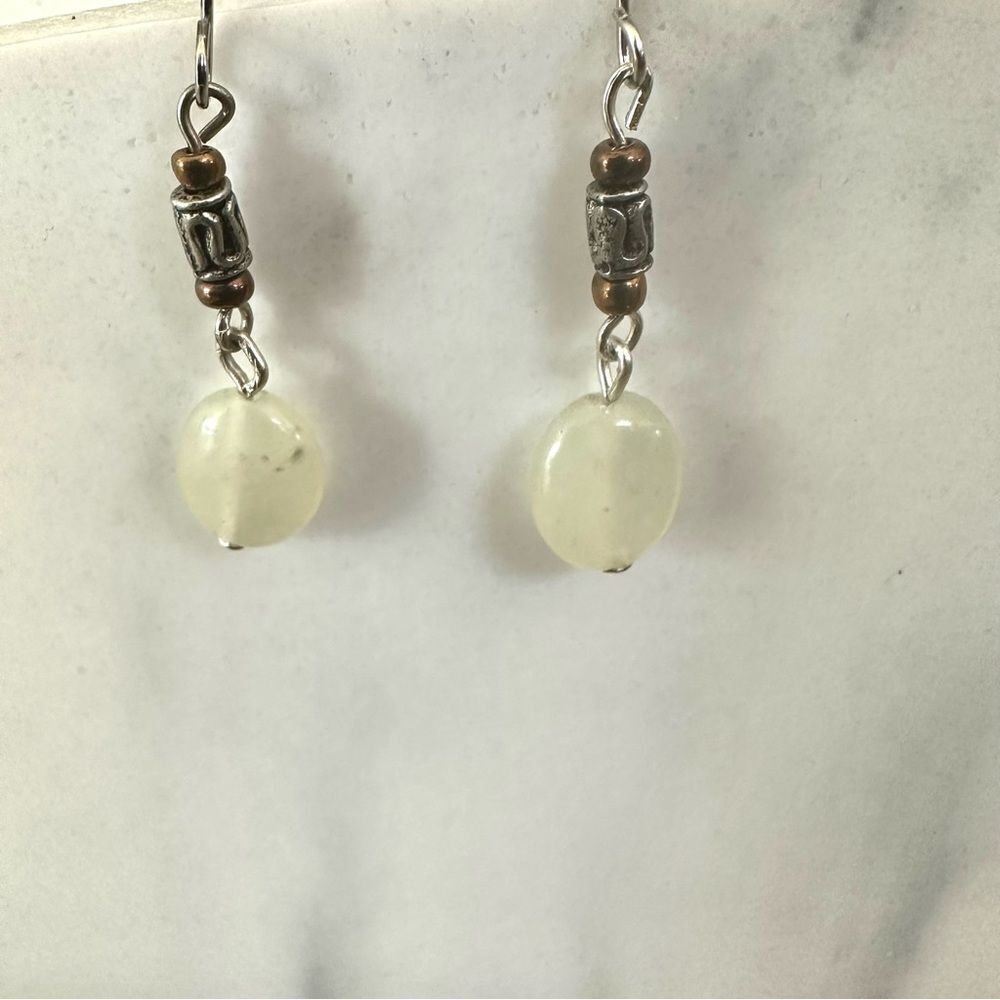 Green Quartz silver tone earrings - Picture 2 of 5